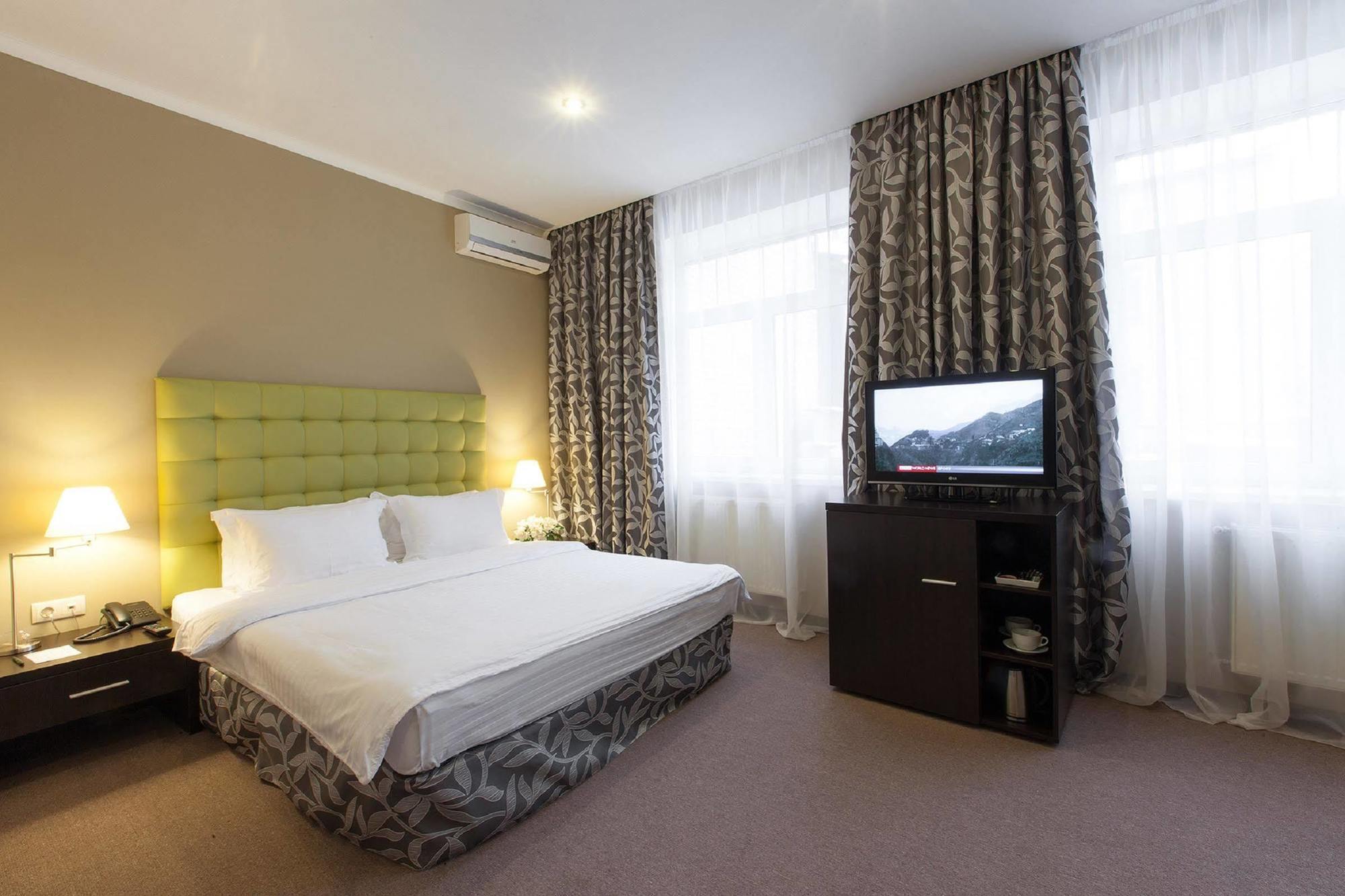 Otel Bontiak
